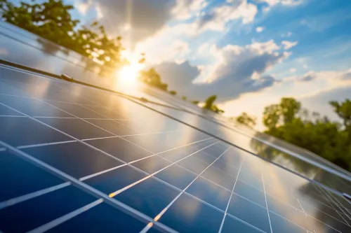 Introduction aux panneaux solaires thermiques pour comprendre leurs principales bases et fonctions.